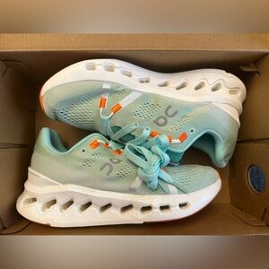 On Cloud Cloud Surfer Size: 7 Woman